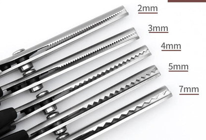 🥳2026 HOT SALE🥳💞50K+ SOLD! ✂️🧵 50% OFF! DIY Serrated Sewing Scissors – Ultra-sharp stainless steel, cuts cleanly to the tip. Ideal for fabric, leather & paper – perfect zigzag edges every time! 🎨✅