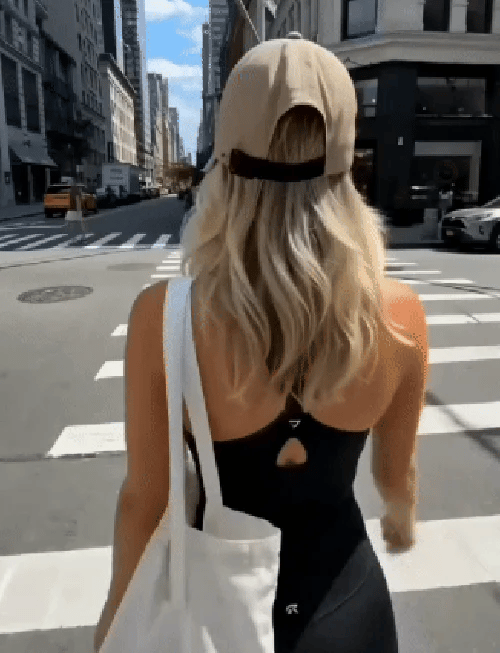 🔥Women's summer bucket hat; wide brim shades the face and provides UV protection.